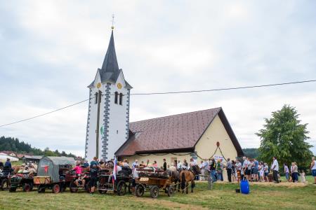 FOTO: Slovesno pri obnovljeni cerkvici sv. Štefana na Sušici 