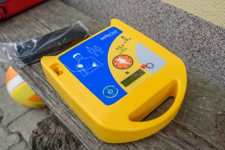 Vabljeni na tečaj temeljnih postopkov oživljanja z uporabo defibrilatorjev (AED)
